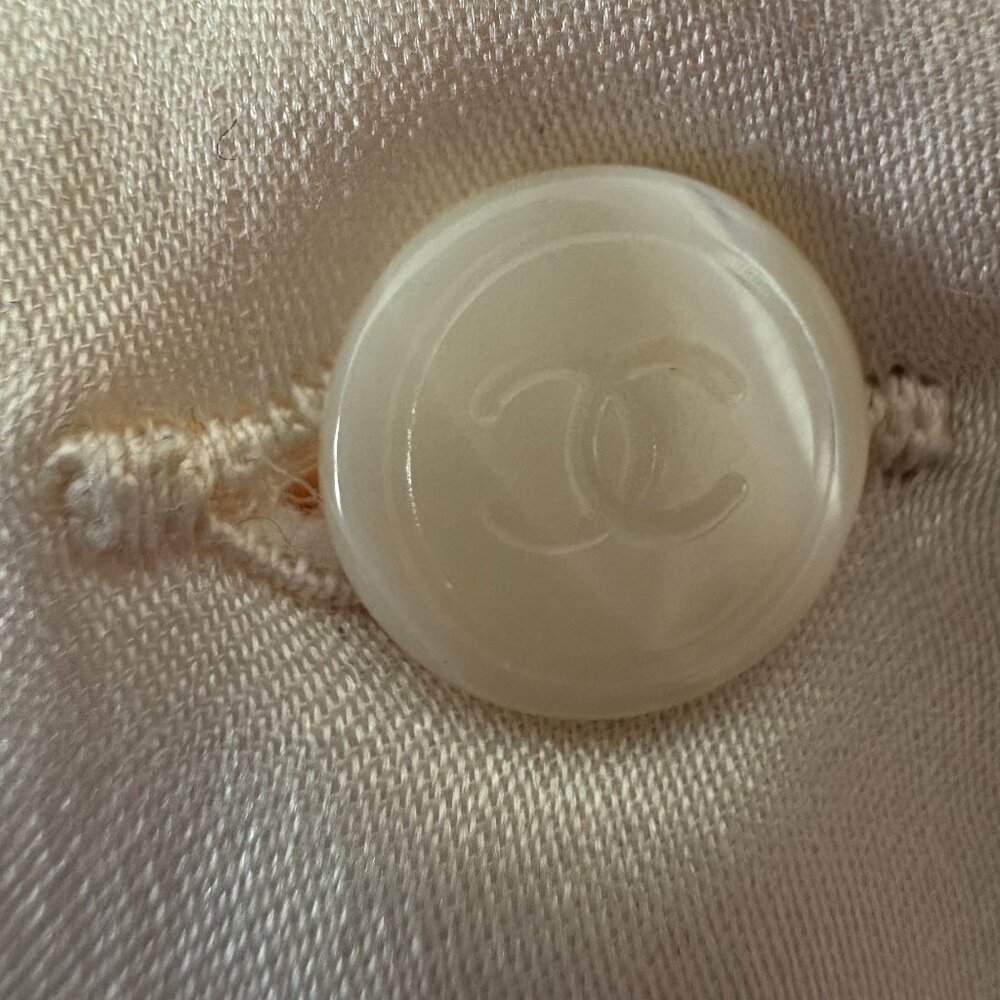 Vintage Ivory Silk Chanel Blouse Size 40 (Euro) - Picture 9 of 10